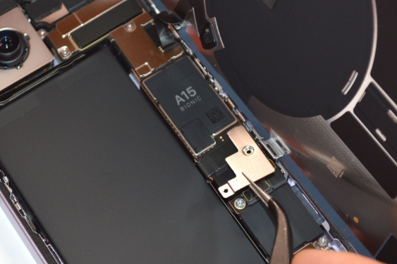 Guide photos remplacement vitre arrière iPhone 14 (Etape 4 - image 2)