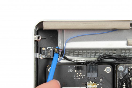 Guide photos remplacement carte bluetooth iMac 27" fin 2009 (EMC 2309 et 2374) (Etape 17 - image 3)