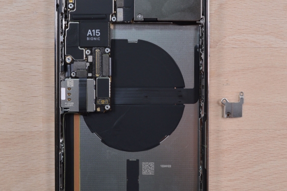 Guide photos remplacement connecteur de charge iPhone 13 Pro Max (Etape 10 - image 3)
