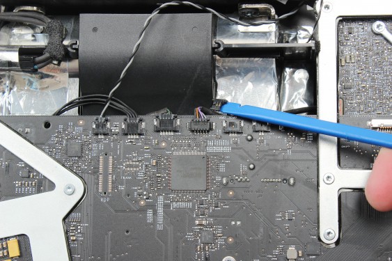 Guide photos remplacement haut-parleur droit iMac 27" fin 2009 (EMC 2309 et 2374) (Etape 52 - image 3)