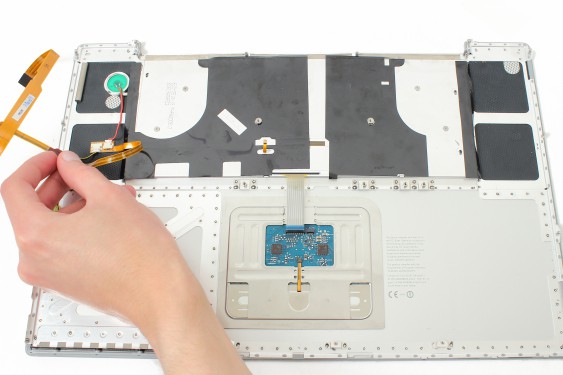 Guide photos remplacement clavier Macbook Pro 17"  Modèles A1151, A1212, 1229 & A1261 (Etape 25 - image 4)