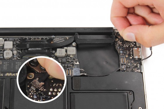 Guide photos remplacement ecran complet Macbook Air 13" mi-2011 EMC2469 (A1369) (Etape 13 - image 1)