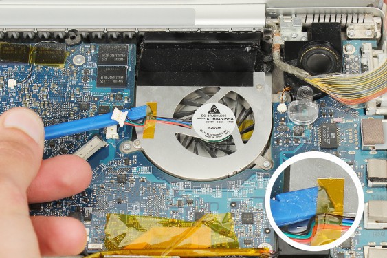 Guide photos remplacement ventilateur droit Macbook Pro 17"  Modèles A1151, A1212, 1229 & A1261 (Etape 17 - image 4)
