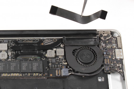 Guide photos remplacement carte mère Macbook Air 13" mi-2011 EMC2469 (A1369) (Etape 10 - image 2)