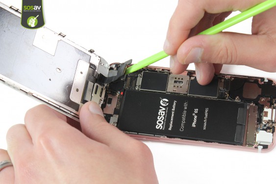 Guide photos remplacement connecteur de charge, prise jack et micro iPhone 6S (Etape 11 - image 2)