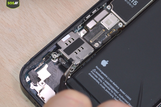 Guide photos remplacement connecteur de charge iPhone 13 (Etape 10 - image 4)