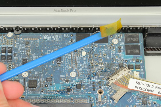 Guide photos remplacement haut-parleur droit Macbook Pro 17"  Modèles A1151, A1212, 1229 & A1261 (Etape 52 - image 3)