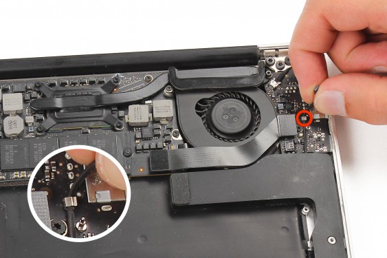 Guide photos remplacement haut-parleur gauche Macbook Air 13" mi-2011 EMC2469 (A1369) (Etape 9 - image 1)