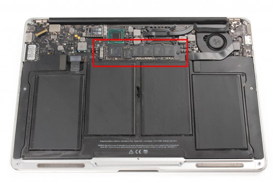 Guide photos remplacement disque dur ssd Macbook Air 13" mi-2011 EMC2469 (A1369) (Etape 3 - image 1)