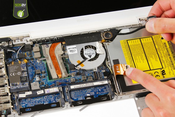 Guide photos remplacement connecteur d'alimentation et de données du disque dur Macbook Core 2 Duo (A1181 / EMC2200) (Etape 11 - image 3)