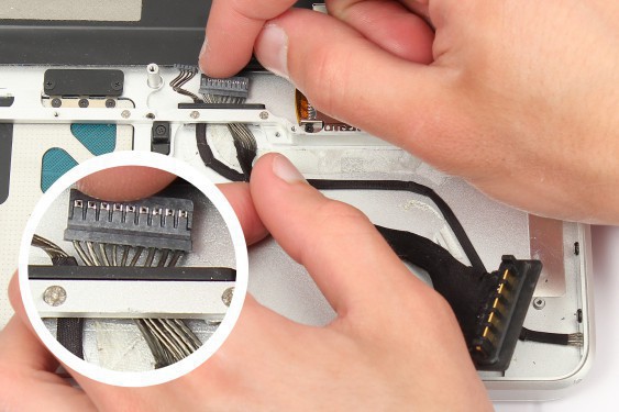 Guide photos remplacement indicateur de niveau de batterie MacBook Pro 15" Fin 2008 - Début 2009 (Modèle A1286 - EMC 2255) (Etape 37 - image 1)