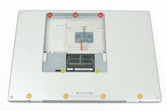 Guide photos remplacement haut-parleur gauche Macbook Pro 17"  Modèles A1151, A1212, 1229 & A1261 (Etape 8 - image 1)