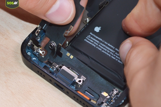 Guide photos remplacement connecteur de charge iPhone 13 (Etape 17 - image 4)