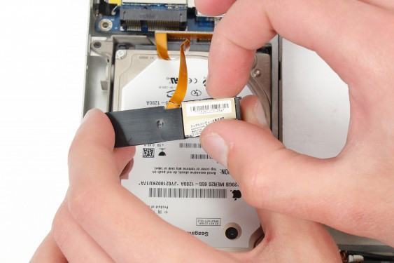 Guide photos remplacement carte bluetooth Macbook Pro 17"  Modèles A1151, A1212, 1229 & A1261 (Etape 20 - image 1)