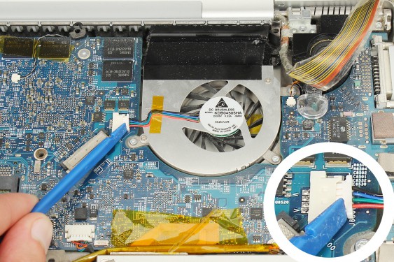 Guide photos remplacement capteur de température du châssis Macbook Pro 17"  Modèles A1151, A1212, 1229 & A1261 (Etape 17 - image 1)