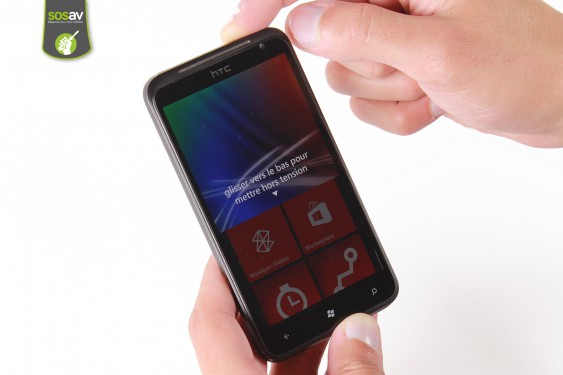 Guide photos remplacement coque arrière HTC Titan (Etape 1 - image 2)