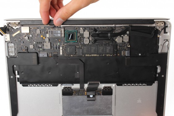 Guide photos remplacement ecran complet Macbook Air 13" mi-2011 EMC2469 (A1369) (Etape 22 - image 1)