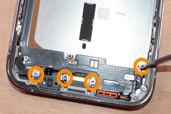 Guide photos remplacement connecteur de charge iPhone 13 Pro Max (Etape 14 - image 1)