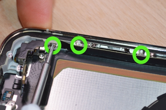 Guide photos remplacement connecteur de charge iPhone 13 Pro Max (Etape 15 - image 2)