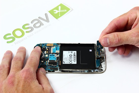 Guide photos remplacement connecteur de charge Samsung Galaxy S4 (Etape 15 - image 1)