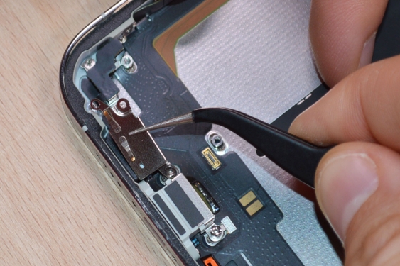 Guide photos remplacement connecteur de charge iPhone 13 Pro Max (Etape 13 - image 3)