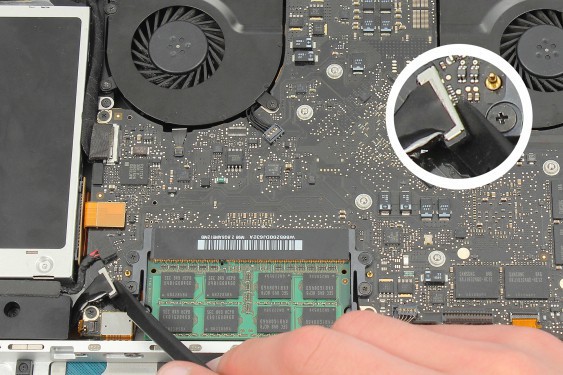 Guide photos remplacement connecteur de la batterie MacBook Pro 15" Fin 2008 - Début 2009 (Modèle A1286 - EMC 2255) (Etape 16 - image 2)