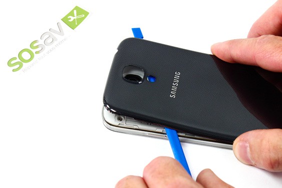 Guide photos remplacement haut parleur externe Samsung Galaxy S4 (Etape 2 - image 3)