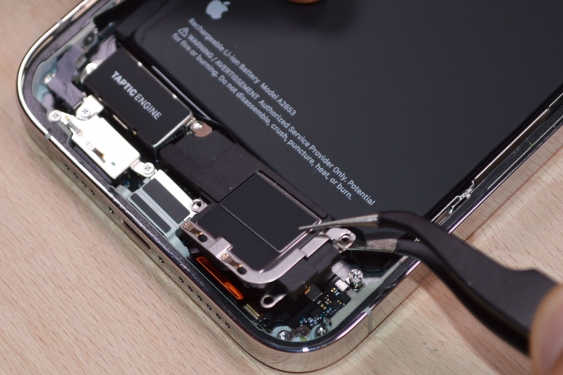 Guide photos remplacement connecteur de charge iPhone 13 Pro Max (Etape 7 - image 2)