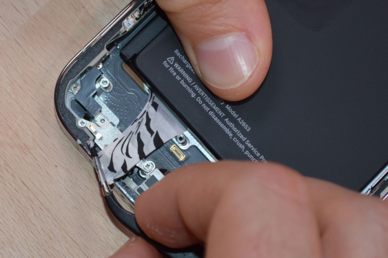 Guide photos remplacement connecteur de charge iPhone 13 Pro Max (Etape 9 - image 2)