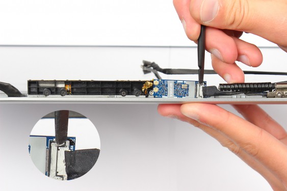 Guide photos remplacement carte airport (wifi) MacBook Pro 15" Fin 2008 - Début 2009 (Modèle A1286 - EMC 2255) (Etape 23 - image 1)