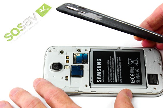 Guide photos remplacement lecteur sim + carte micro sd Samsung Galaxy S4 (Etape 2 - image 4)