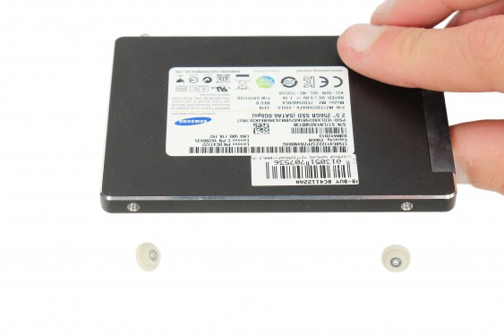 Guide photos remplacement disque dur mécanique vers ssd Macbook Pro 17"  Modèles A1151, A1212, 1229 & A1261 (Etape 27 - image 1)