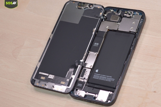 Guide photos remplacement connecteur de charge iPhone 13 (Etape 3 - image 3)