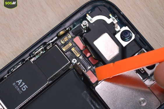 Guide photos remplacement connecteur de charge iPhone 13 (Etape 11 - image 4)