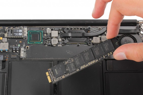 Guide photos remplacement disque dur ssd Macbook Air 13" mi-2011 EMC2469 (A1369) (Etape 5 - image 3)