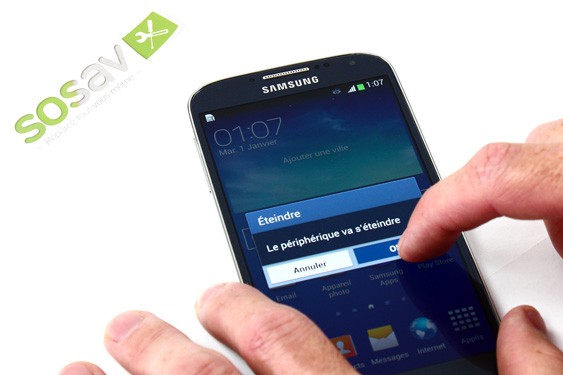 Guide photos remplacement lecteur sim + carte micro sd Samsung Galaxy S4 (Etape 1 - image 3)