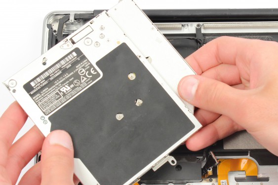 Guide photos remplacement récepteur infrarouge / support bas du disque dur MacBook Pro 15" Fin 2008 - Début 2009 (Modèle A1286 - EMC 2255) (Etape 40 - image 3)