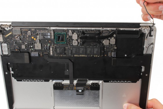 Guide photos remplacement ecran complet Macbook Air 13" mi-2011 EMC2469 (A1369) (Etape 22 - image 4)