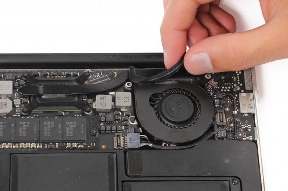 Guide photos remplacement ecran complet Macbook Air 13" mi-2011 EMC2469 (A1369) (Etape 8 - image 2)