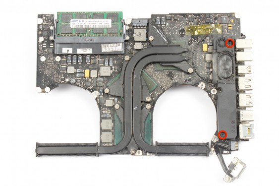 Guide photos remplacement haut-parleur gauche MacBook Pro 15" Fin 2008 - Début 2009 (Modèle A1286 - EMC 2255) (Etape 31 - image 1)