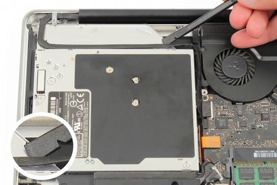 Guide photos remplacement lecteur superdrive (lecteur/graveur dvd) MacBook Pro 15" Fin 2008 - Début 2009 (Modèle A1286 - EMC 2255) (Etape 11 - image 1)