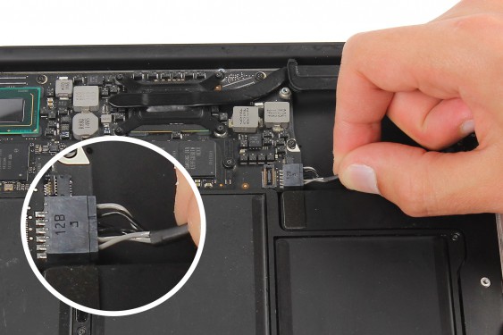 Guide photos remplacement ecran complet Macbook Air 13" mi-2011 EMC2469 (A1369) (Etape 14 - image 1)