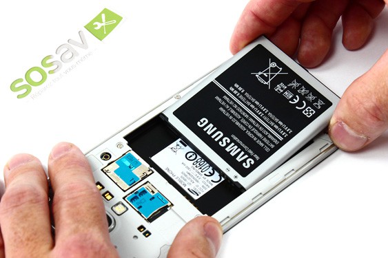 Guide photos remplacement lecteur sim + carte micro sd Samsung Galaxy S4 (Etape 3 - image 3)