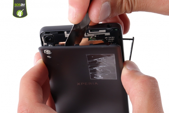 Guide photos remplacement antenne supérieure Xperia E5 (Etape 4 - image 3)