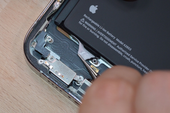 Guide photos remplacement connecteur de charge iPhone 13 Pro Max (Etape 9 - image 1)