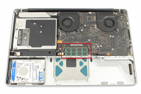 Guide photos remplacement barrettes de mémoire ram MacBook Pro 15" Fin 2008 - Début 2009 (Modèle A1286 - EMC 2255) (Etape 9 - image 1)