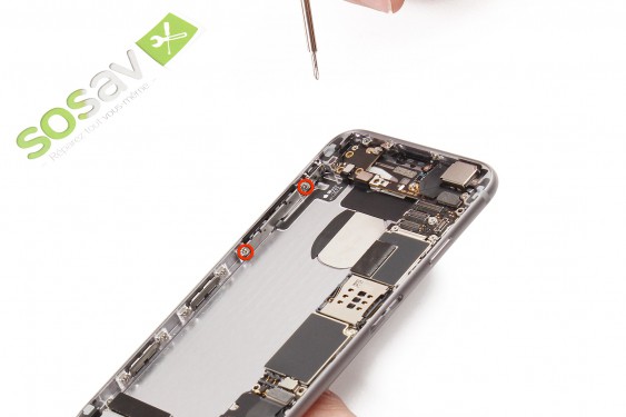 Guide photos remplacement nappe des boutons de volume et vibreur iPhone 6 (Etape 17 - image 1)