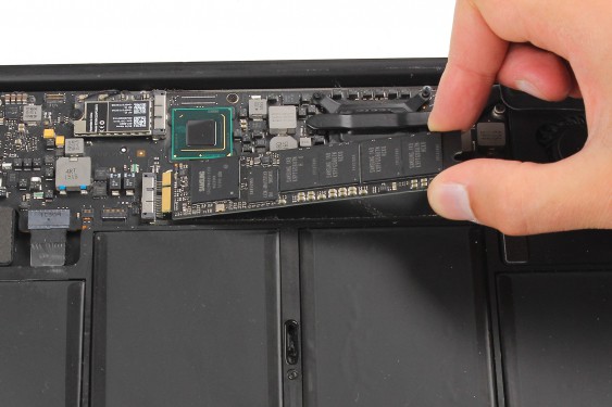 Guide photos remplacement disque dur ssd Macbook Air 13" mi-2011 EMC2469 (A1369) (Etape 5 - image 2)