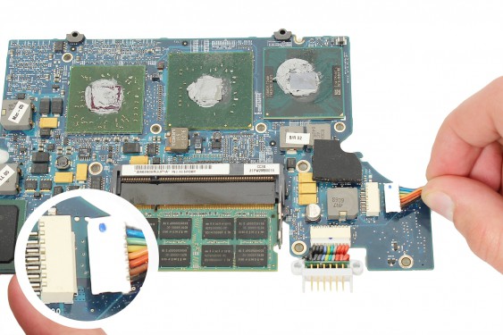 Guide photos remplacement carte mère Macbook Pro 17"  Modèles A1151, A1212, 1229 & A1261 (Etape 59 - image 2)