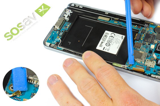 Guide photos remplacement caméra avant + capteur proximité  (Etape 12 - image 1)